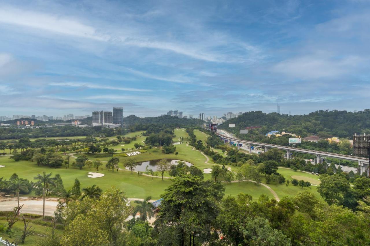 M Resort & Hotel Kuala Lumpur Eksteriør bilde View of the golf course